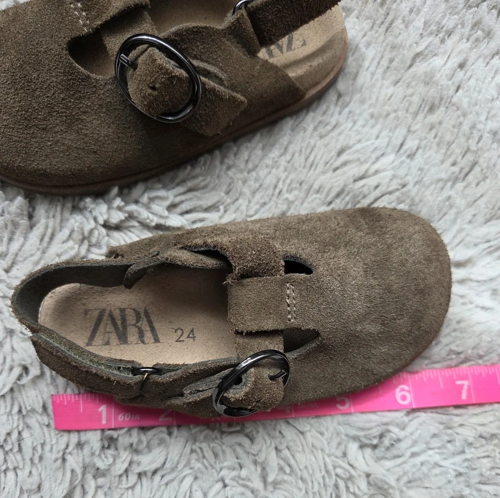 ZARA ! Girl's  sandals size 24